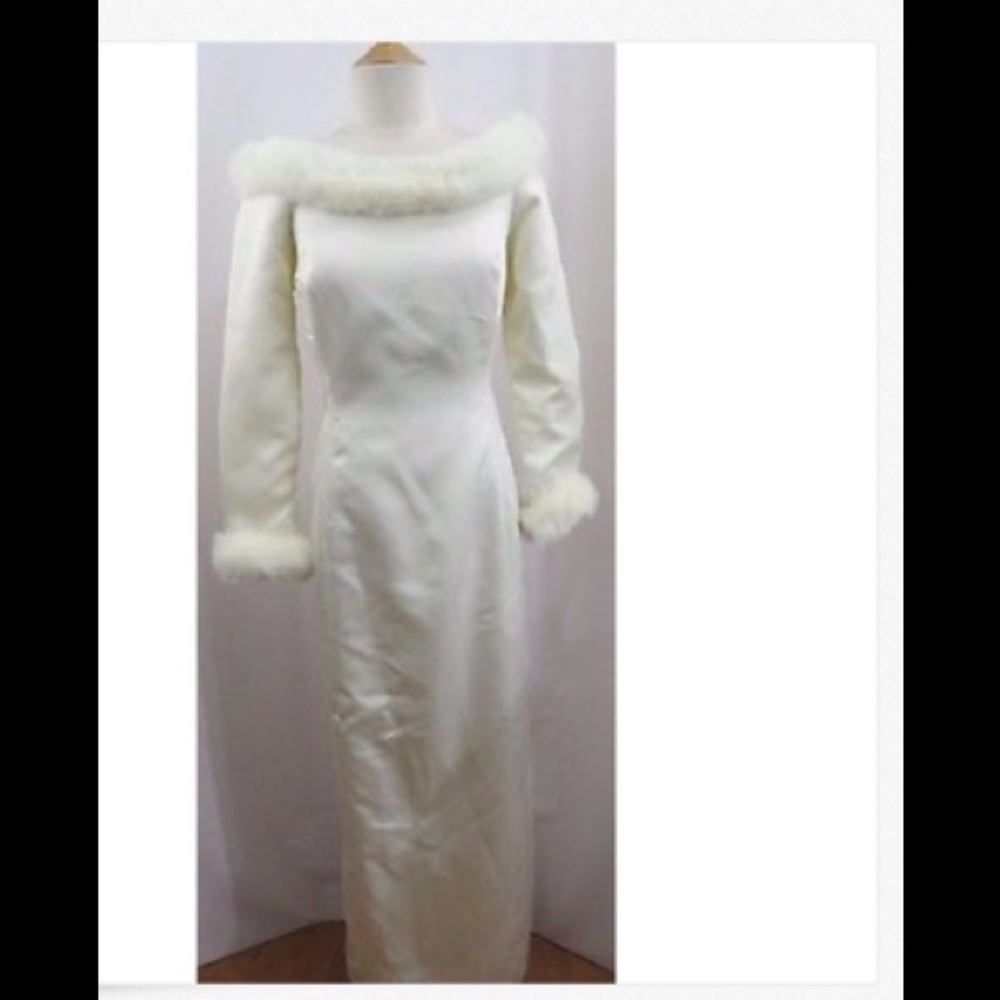 Watters and Watters Ivory Long Sleeve Gown with Faux Fur Trim New With Tags